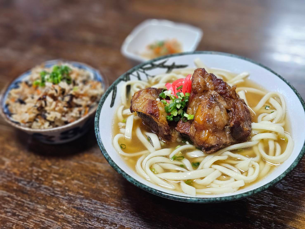 ソーキそばとジューシーのセット｜沖縄家庭料理