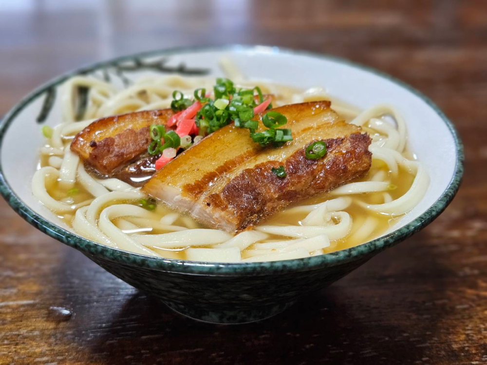 三枚肉そば｜アグー豚の旨味を楽しめる沖縄そば