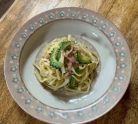 ゴーヤとベーコンの沖縄そばペペロンチーノ